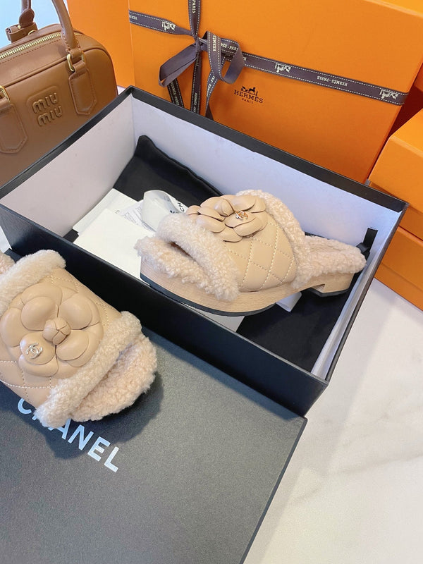 CC 25C Flower Slippers 50mm Beige Shearling Wood Sheepskin 423696