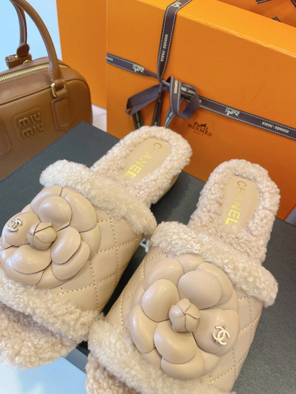 CC 25C Flower Slippers 50mm Beige Shearling Wood Sheepskin 423696