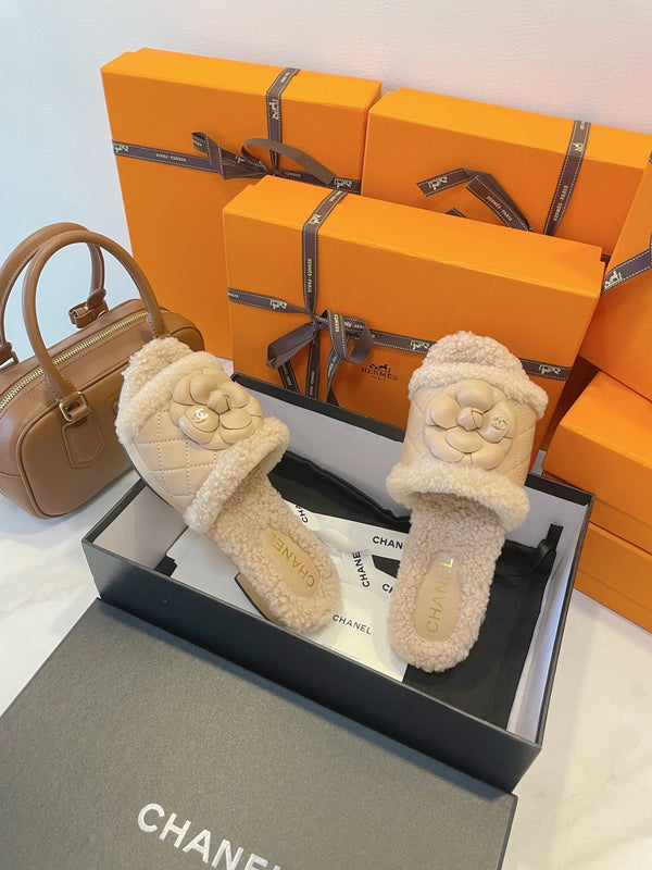 CC 25C Flower Slippers 50mm Beige Shearling Wood Sheepskin 423696