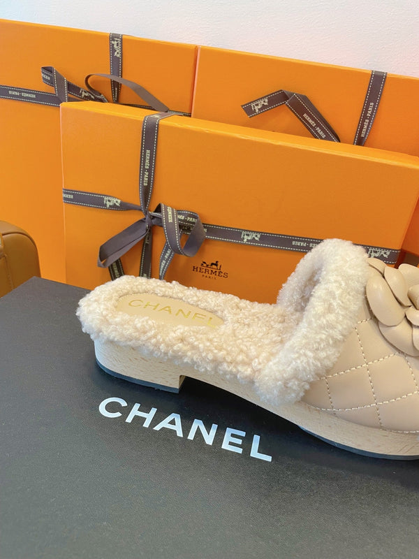 CC 25C Flower Slippers 50mm Beige Shearling Wood Sheepskin 423696