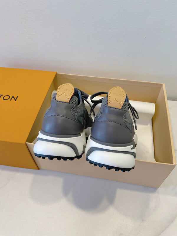 LV Runner Tatic Sneaker Grey Frabic 500225