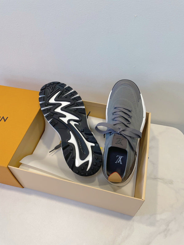 LV Runner Tatic Sneaker Grey Frabic 500225