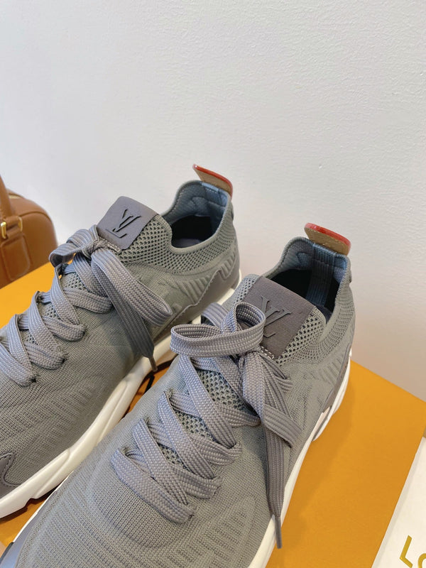 LV Runner Tatic Sneaker Grey Frabic 500225