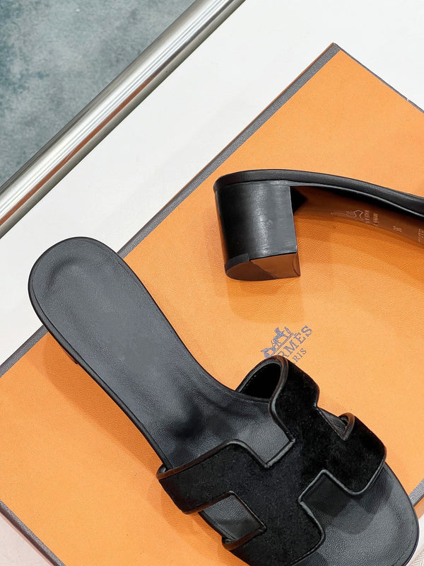 0ran 45 sandal black velvet goatskin