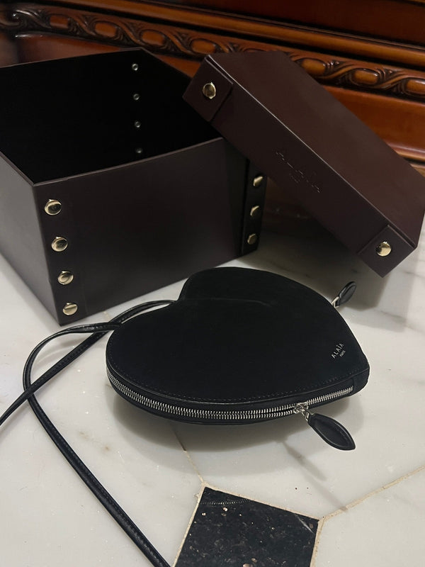 LE COEUR BAG 21 IN BLACK SUEDE