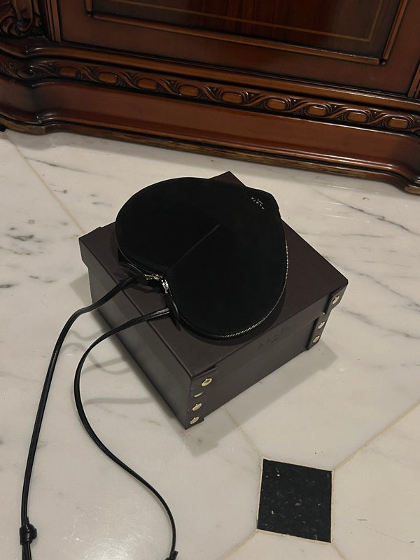 LE COEUR BAG 21 IN BLACK SUEDE