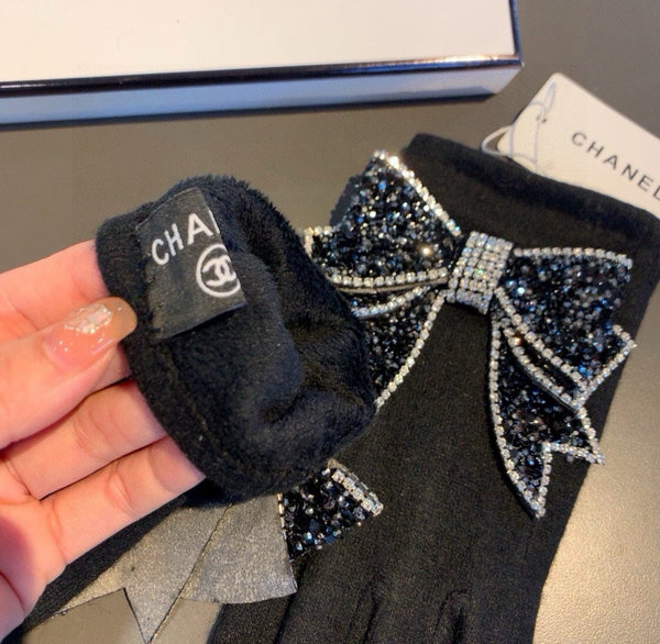 GUANTI IN LANA NERA CON STRASS 429247