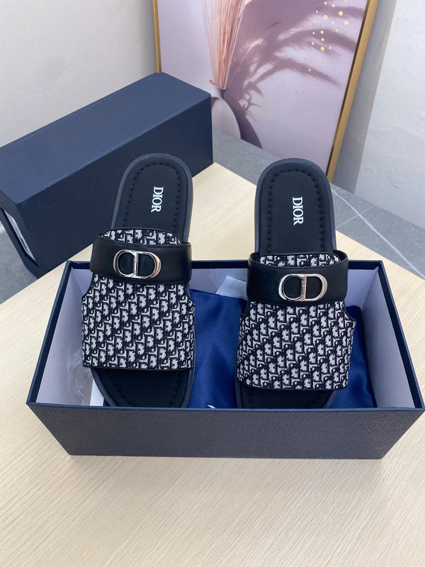 CD SYMBOL SLIDE CUT SANDAL BLACK AND WHITE JACQUARD
