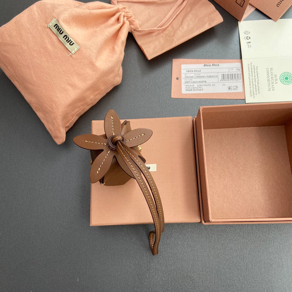 Ciondolo per borsa in pelle marrone arancione 240346