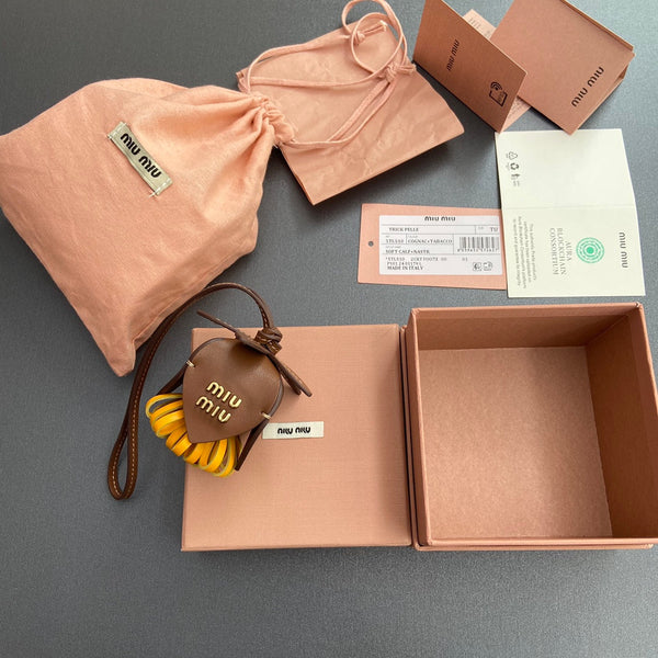 Ciondolo per borsa in pelle marrone arancione 240346