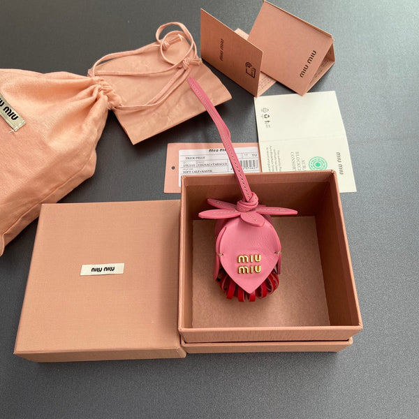 Ciondolo per borsa in pelle rosa rosso 240344