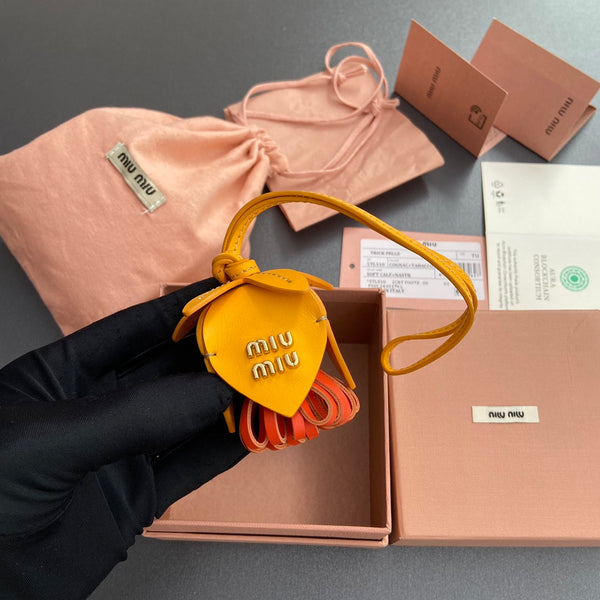 Ciondolo per borsa in pelle giallo arancione 240348