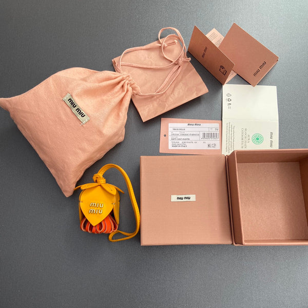 Ciondolo per borsa in pelle giallo arancione 240348