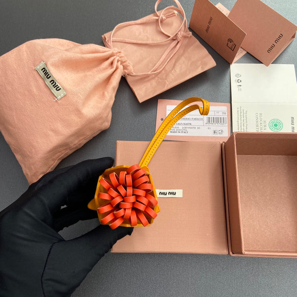 Ciondolo per borsa in pelle giallo arancione 240348