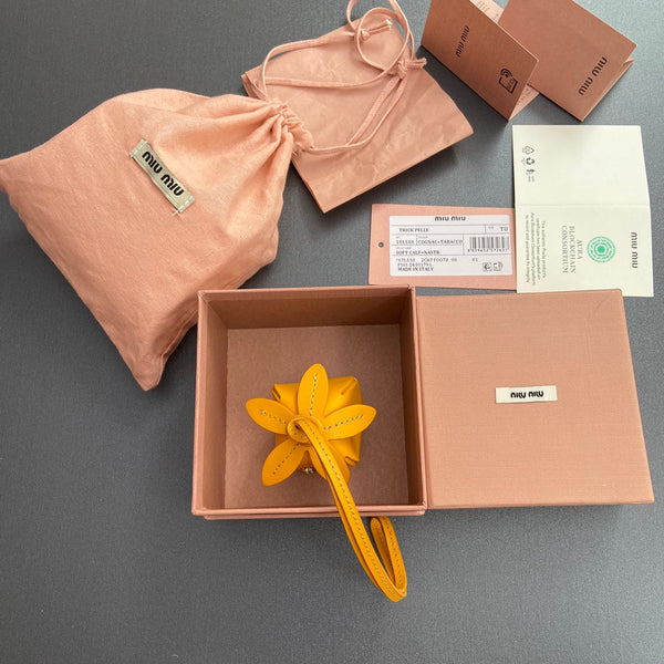 Ciondolo per borsa in pelle giallo arancione 240348