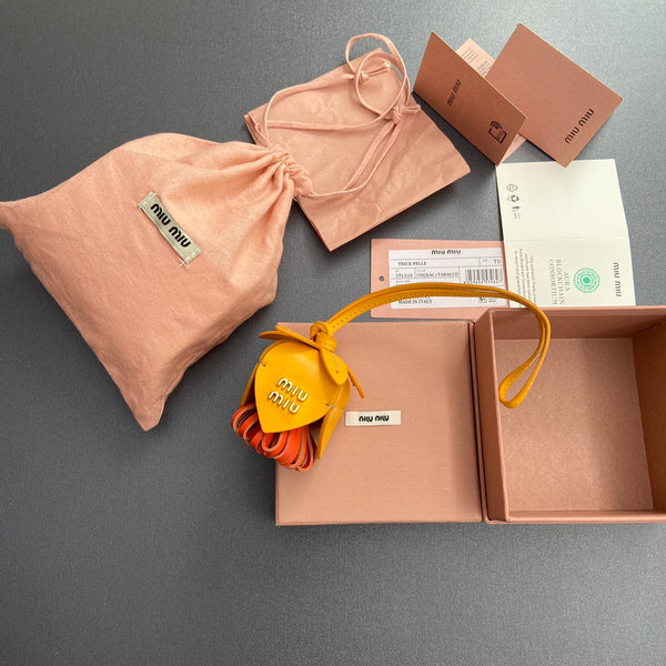 Ciondolo per borsa in pelle giallo arancione 240348