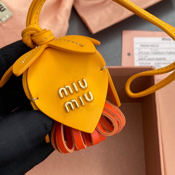 Ciondolo per borsa in pelle giallo arancione 240348