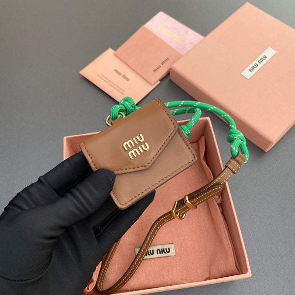 MICRO BORSA 7 IN PELLE DI AGNELLO LISCIA MARRONE FUCILE CINTURINO VERDE