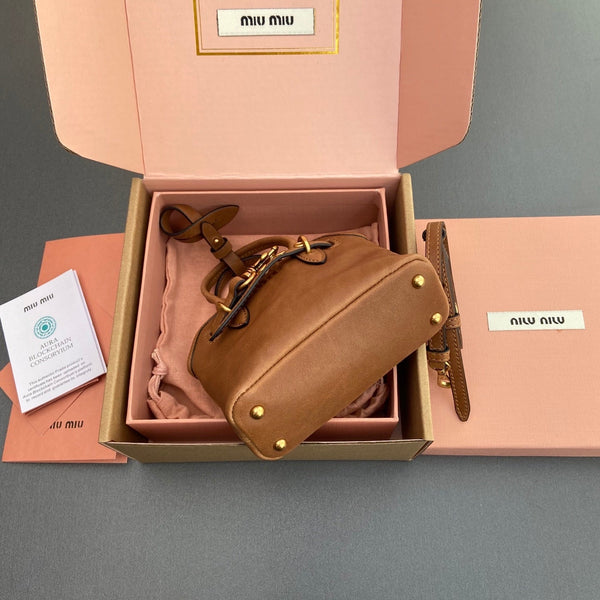 AVENTURE BAG 13 IN SANTA FE BROWN SHINY CALFSKIN