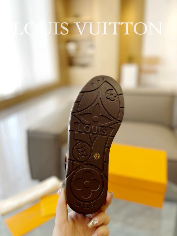 Zoccoli con piattaforma LV Aspen in pelle scamosciata monogrammata marrone noce