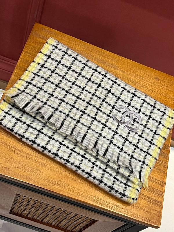 CC Scarf 190 CM In White Yellow With Black Plaid Cashmere 416805
