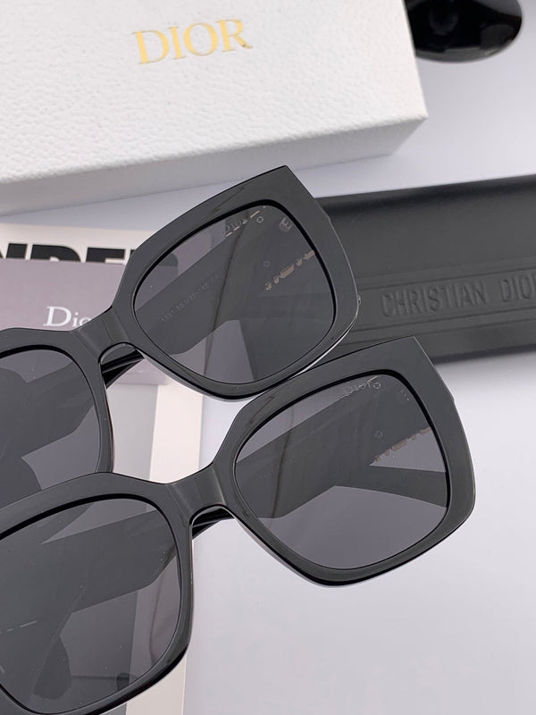 MONTAIGNE SUNGLASS CD1113 IN ACETATE