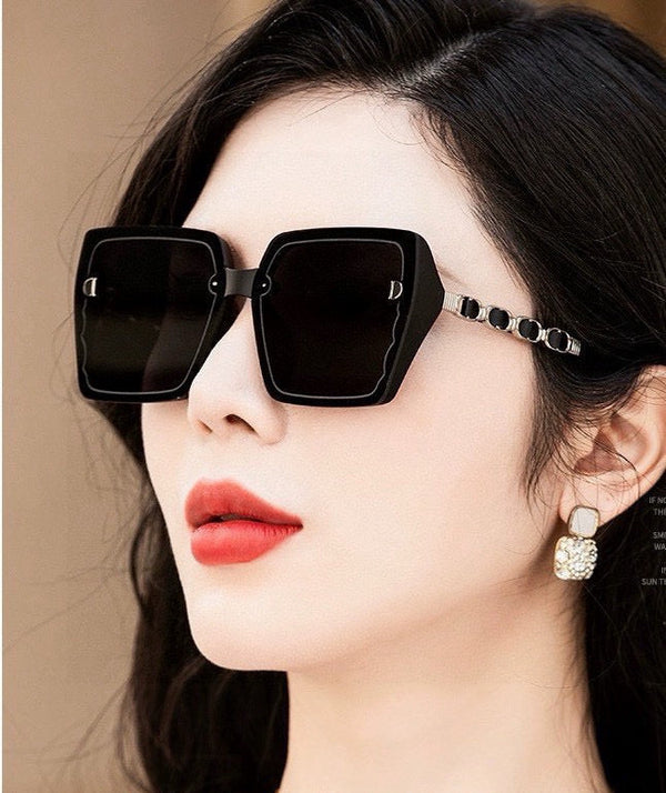 OCCHIALI DA SOLE MONTAIGNE CD5302 IN ACETATO CON LOGO IN RILIEVO