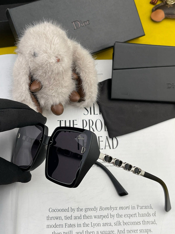 OCCHIALI DA SOLE MONTAIGNE CD5302 IN ACETATO CON LOGO IN RILIEVO