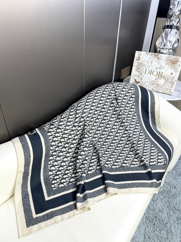 SCIARPA QUADRATA MONOGRAM 140 CM IN CASHMERE E SETA MISTI NERO BIANCO 413742