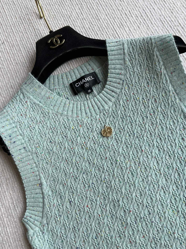 CC 25A Round Neck Sleeveless Vest In Turquoise Wool 269548