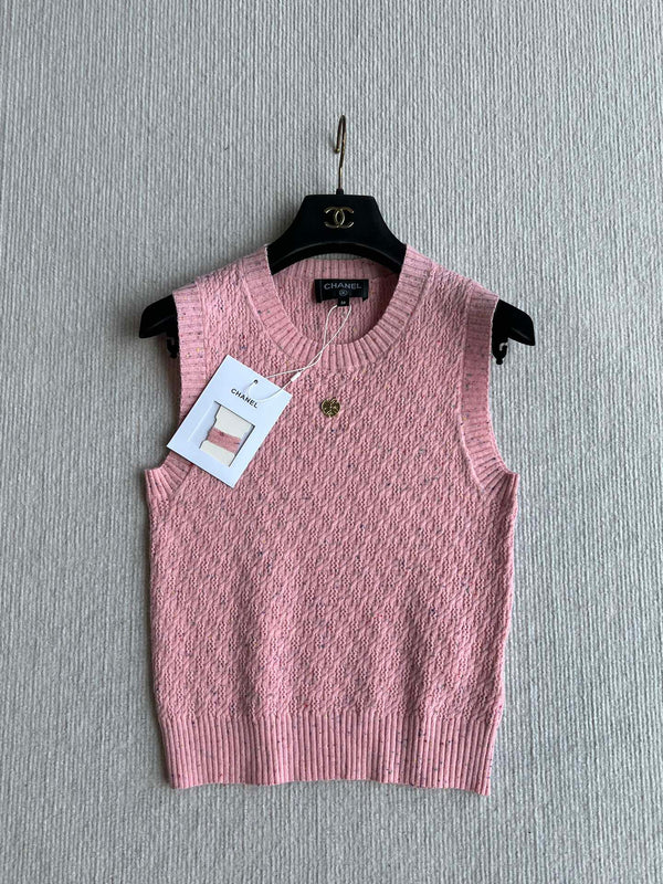 CC 25A Round Neck Sleeveless Vest In Pink Wool 269549