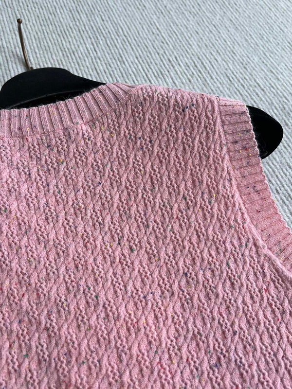 CC 25A Round Neck Sleeveless Vest In Pink Wool 269549