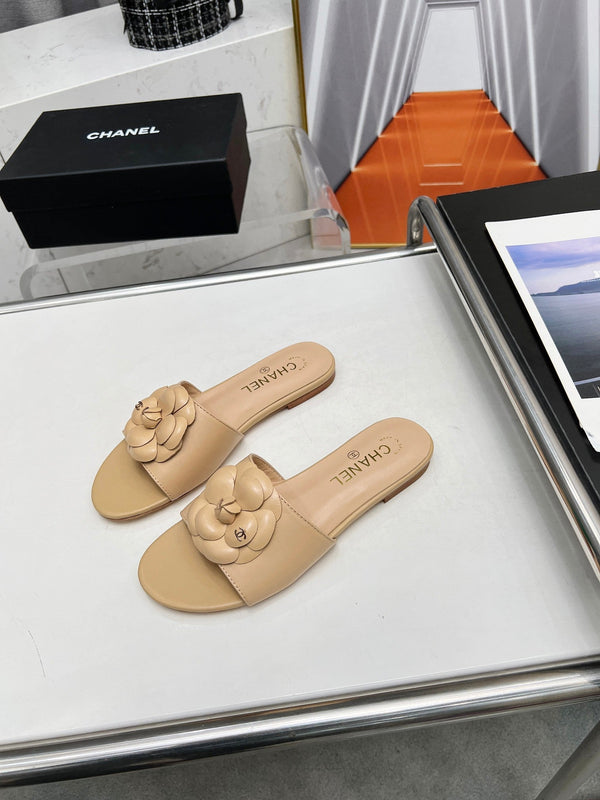 mule sandal flower beige calfskin