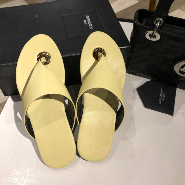 FLAT THONG IN LIGHT YELLOW CALFSKIN