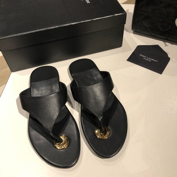 FLAT THONG IN BLACK CALFSKIN