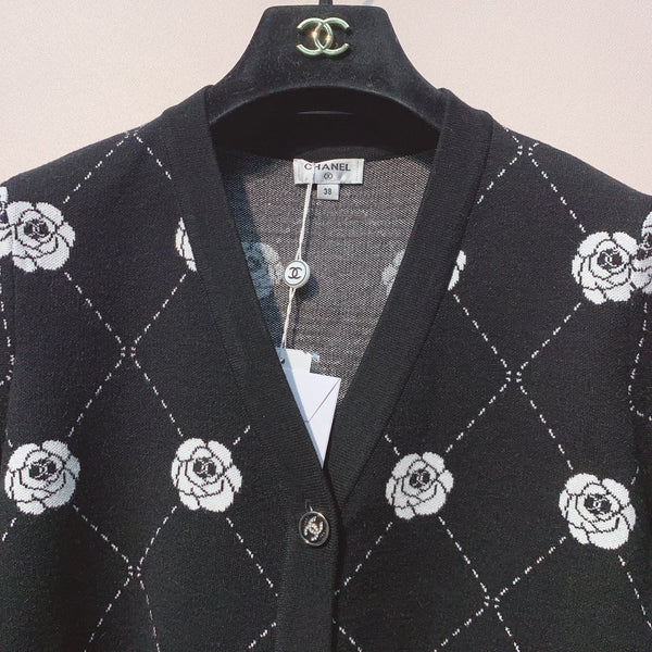 CC 25 Cardigan Black With Flowers Wool 293386