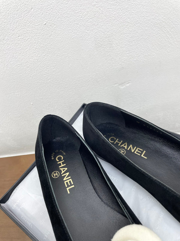 CC Ballet Flats Black With Camellia White Suede