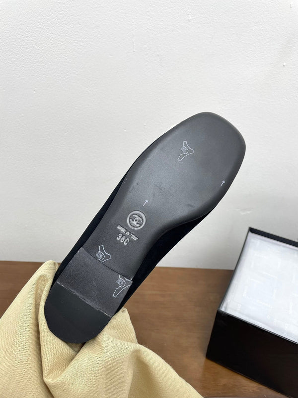 CC Ballet Flats Black With Camellia White Suede