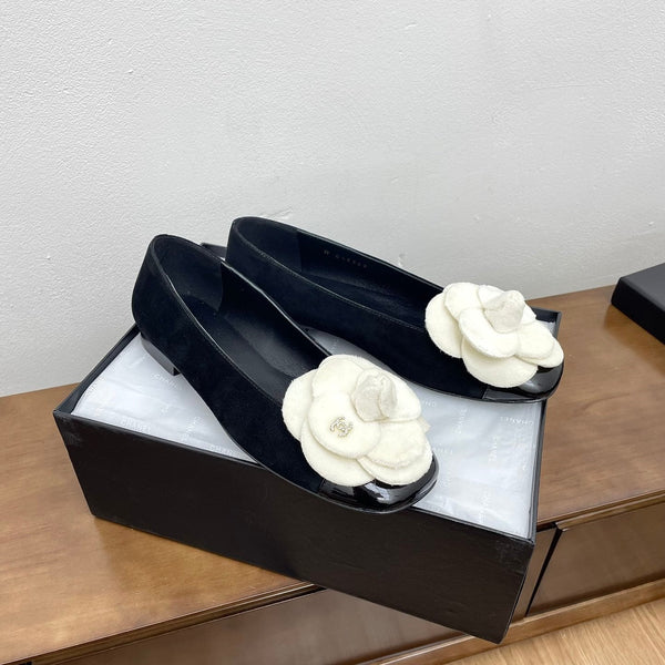 CC Ballet Flats Black With Camellia White Suede