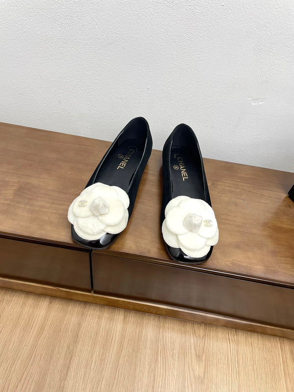CC Ballet Flats Black With Camellia White Suede