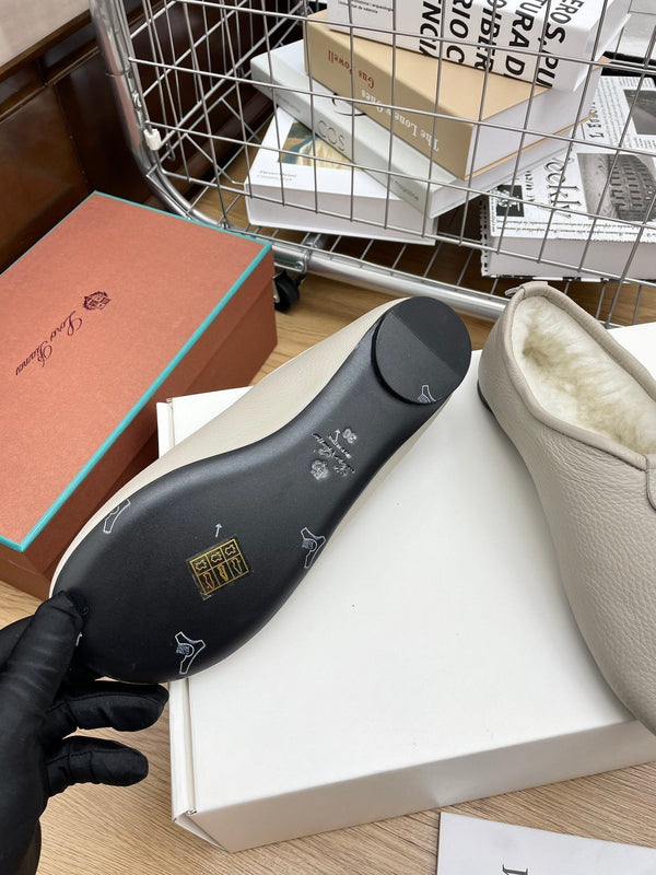 LP Cocooning Floaty Flat Grey White Wool Fleece Lining And Cowhide  989987