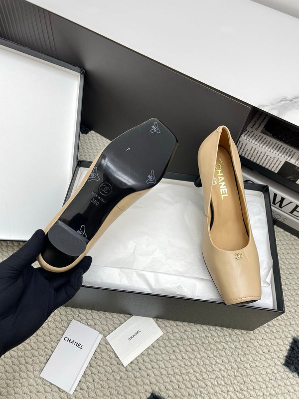 CC Square-Toe Pumps 65mm Beige Sheepskin 427014