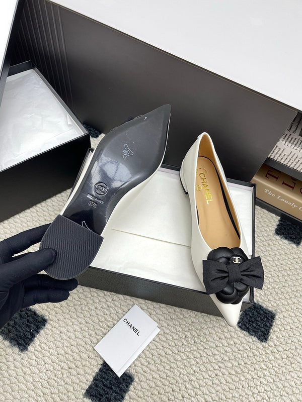 CC Logo Bow with Camellia Ballerina Flats Black White Cowhide Sheepskin 427021