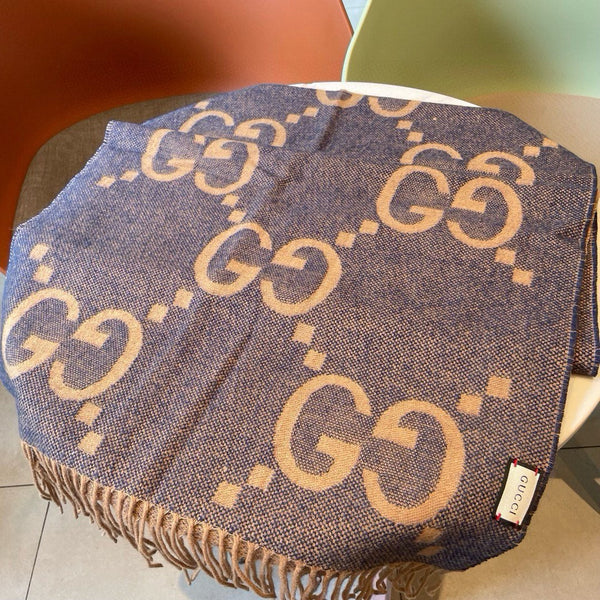 SCIARPA IN MAGLIA CON MOTIVO JACQUARD GG 195 CM CON NAPPINE BLU PICCIOLA 403745