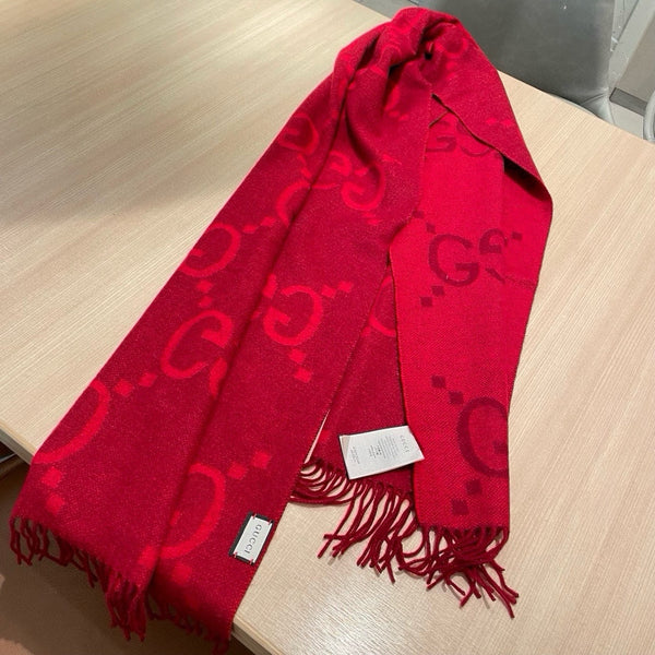 SCIARPA IN MAGLIA CON MOTIVO JACQUARD GG 195 CM CON NAPPINE ROSSO CILIEGIA 403746