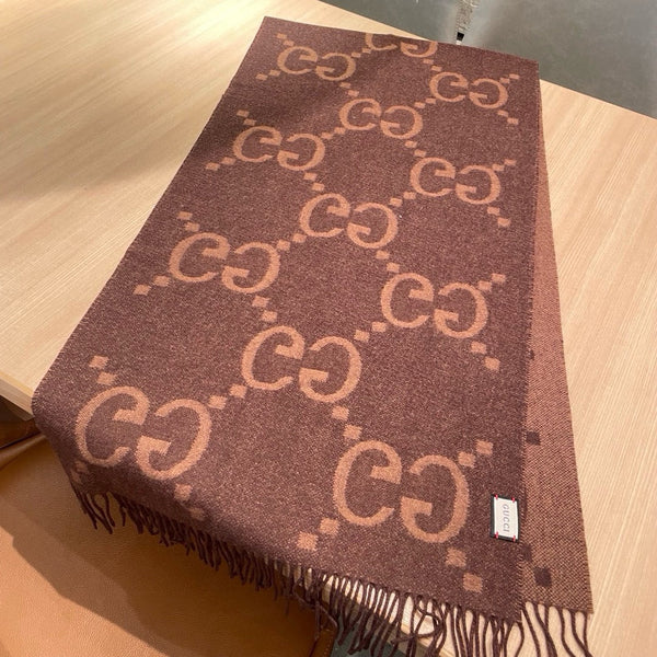 SCIARPA IN MAGLIA CON MOTIVO JACQUARD GG 195 CM CON NAPPINE MARRONE CASTAGNO 403749