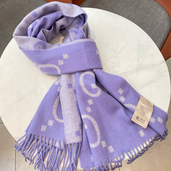 SCIARPA IN MAGLIA CON MOTIVO JACQUARD GG 195 CM CON NAPPINE VIOLA AMETISTA 403752