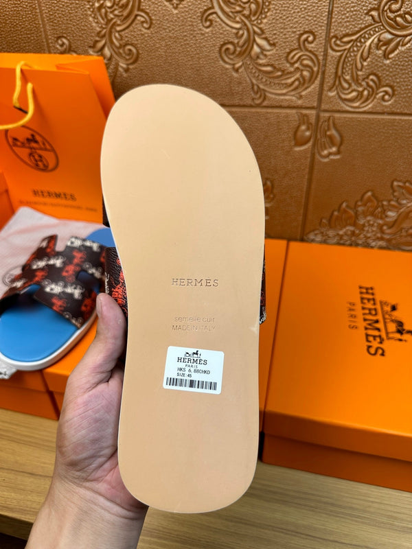 HM IZMIR SANDAL LAPIS AND BLACK CALFSKIN WITH HORSE MOTIF