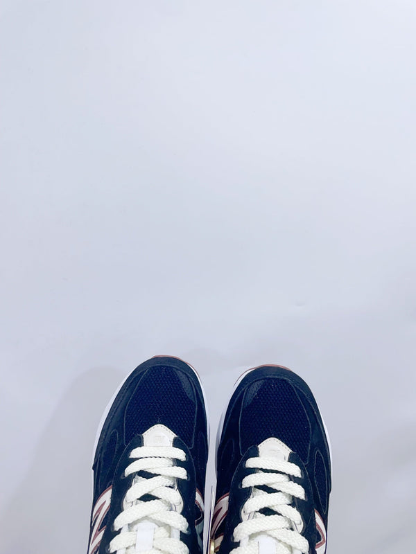 Sneaker LP x NB 990v6 45mm in pelle di vitello scamosciata blu scuro e tessuto a rete