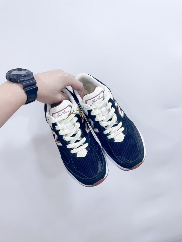 Sneaker LP x NB 990v6 45mm in pelle di vitello scamosciata blu scuro e tessuto a rete